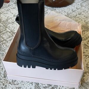 New in box Loeffler Randall Carlota Boots Black Leather Chelsea Lug Sole Sz 6